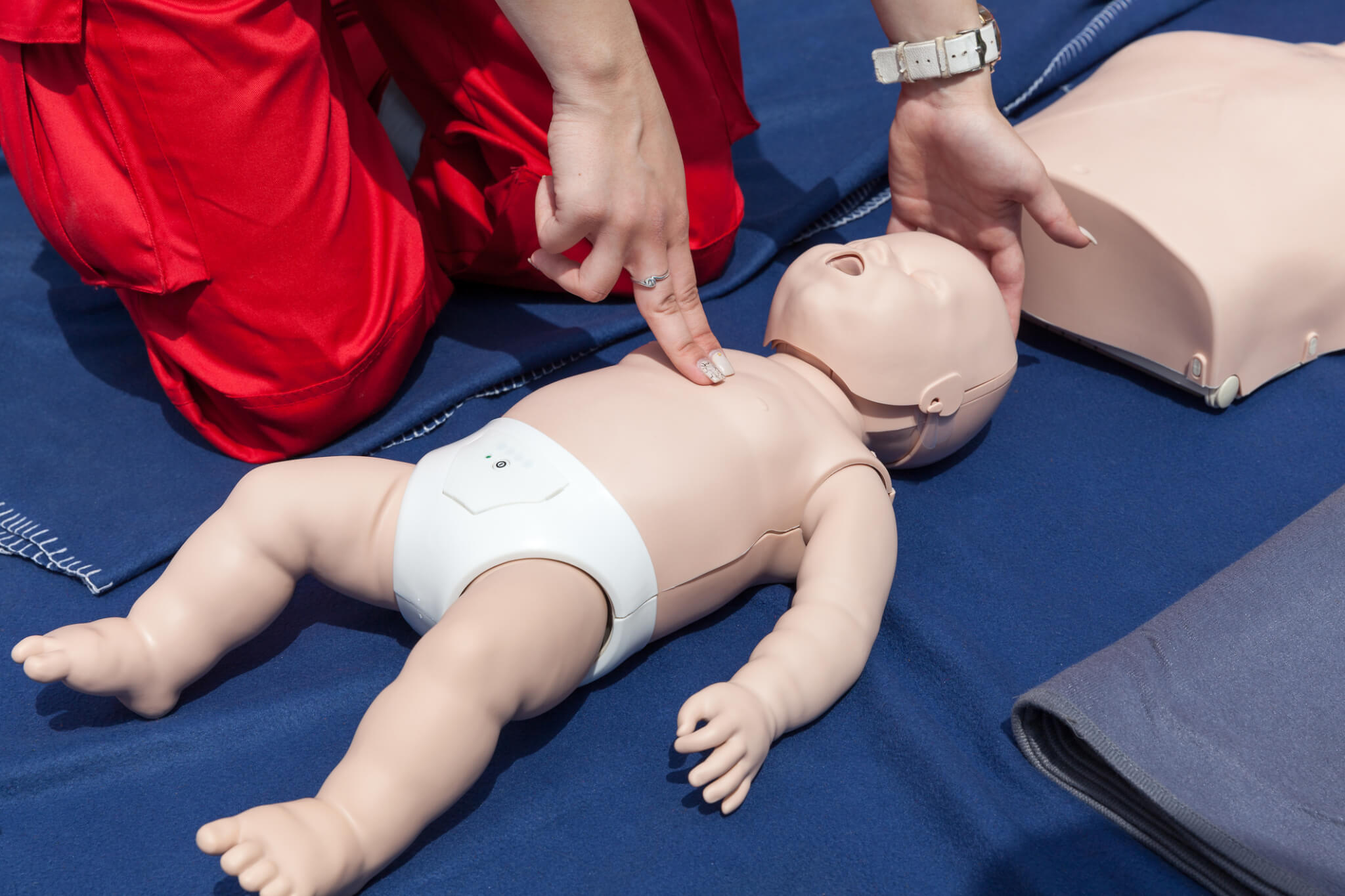 Infant manekin CPR training