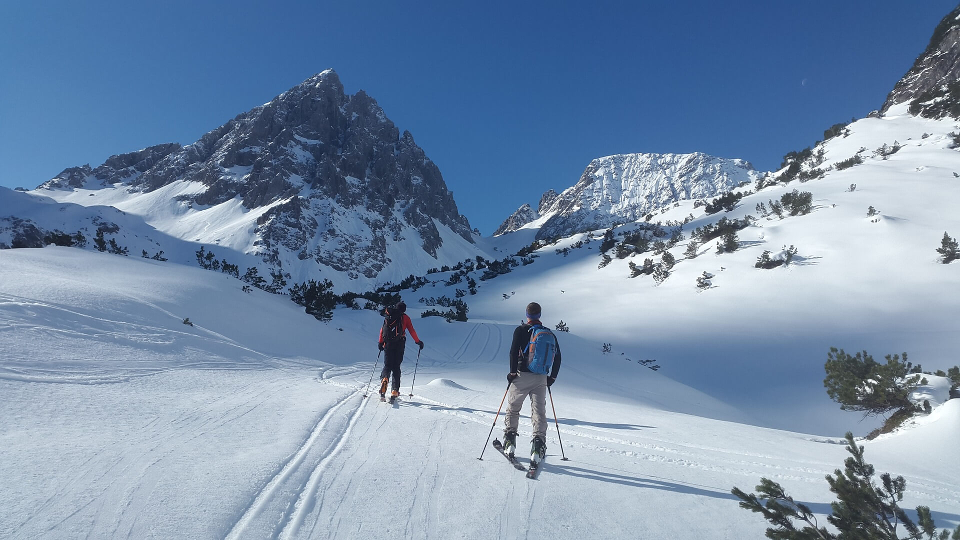 Touring in the Backcountry off piste