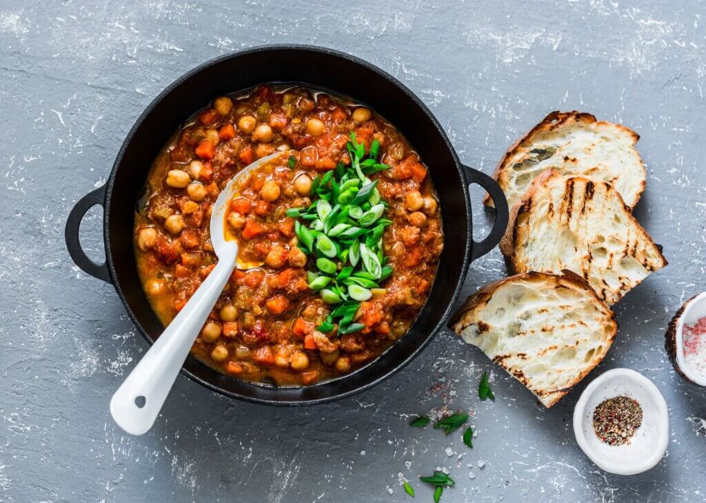 tomato based vegetarian chickpea curry diabetic crockpot meal garnished with green onions