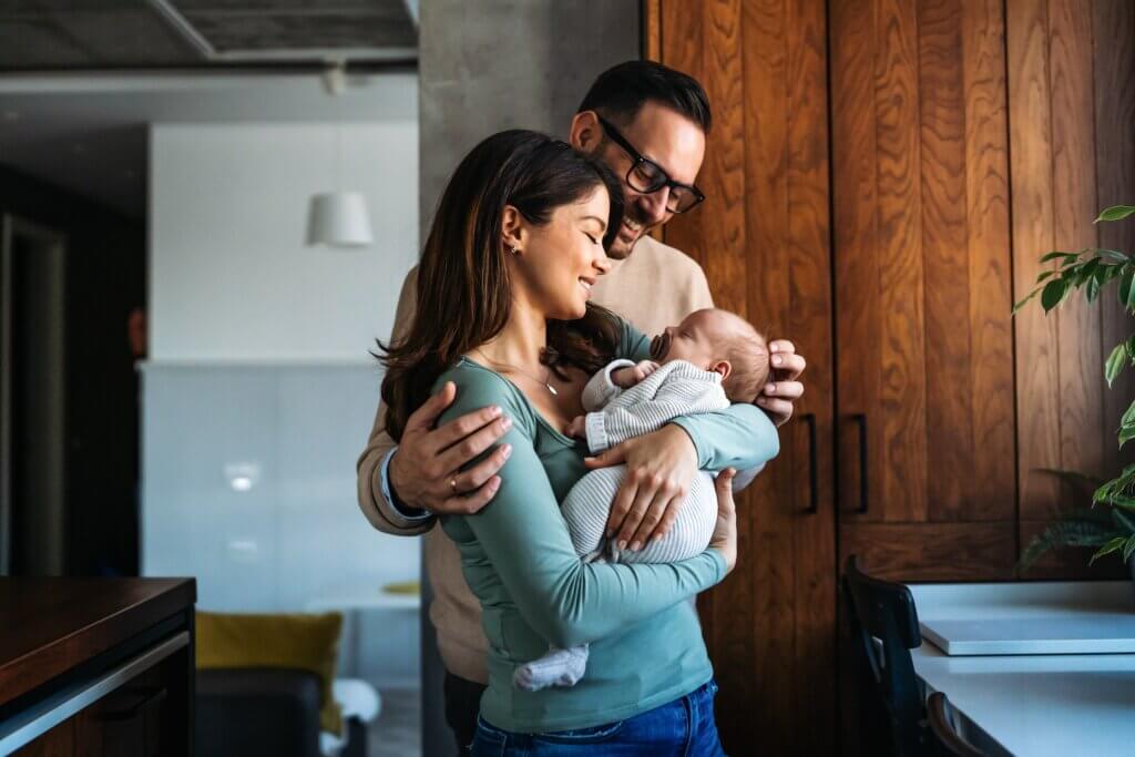 mom with postpartum brain fog being supported by her husband who has his arm around her shoulder